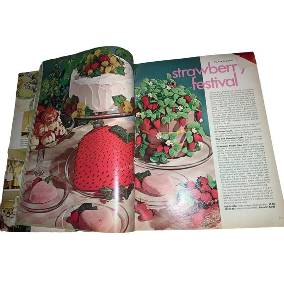 Wilton Yearbook of Cake Decorating 1974 Vintage - Picture 3 of 7